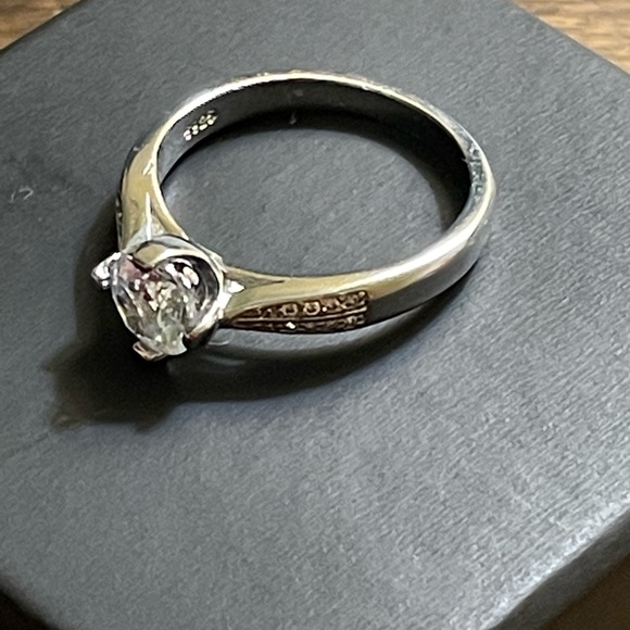 WOMENS RING - Picture 3 of 3